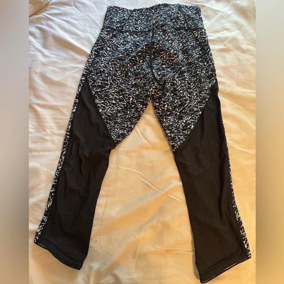 Lululemon Deep Breath Crop Iced Wave White‎ Black Mesh Run Leggings Size 6 - Picture 5 of 11